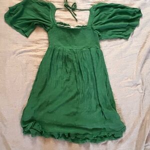 size small. never worn. beautiful green.